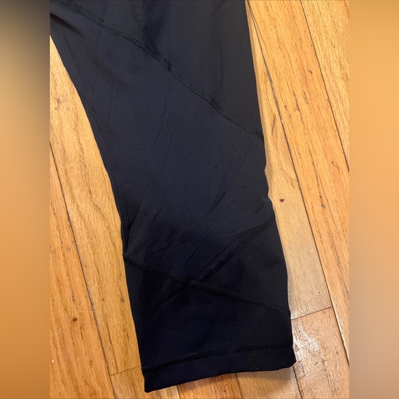 LuluLemon Black 7/8 Legging with Pockets - Picture 8 of 8